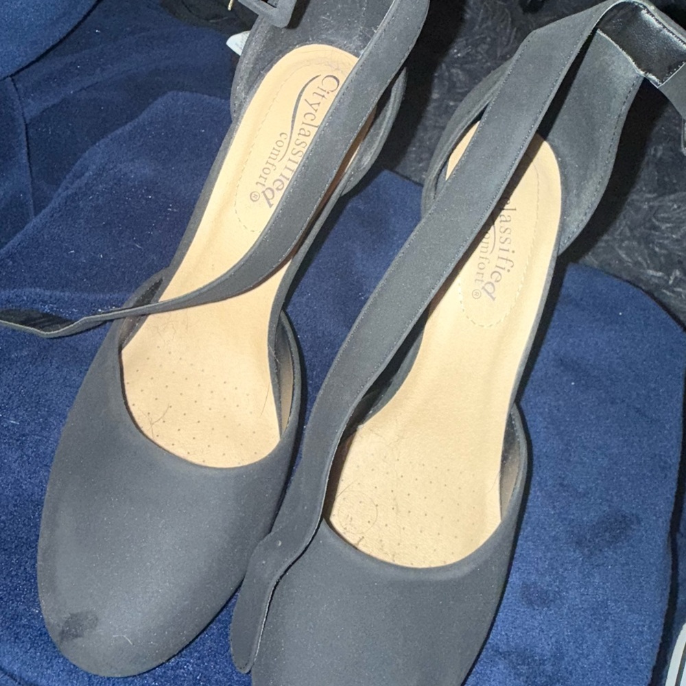 Classified Black Heels Elegant Design